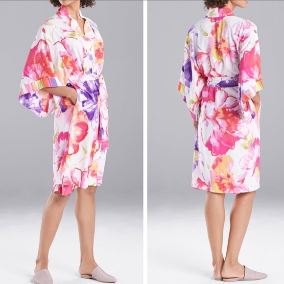 Natori Silky Floral Robe - Picture 2 of 10